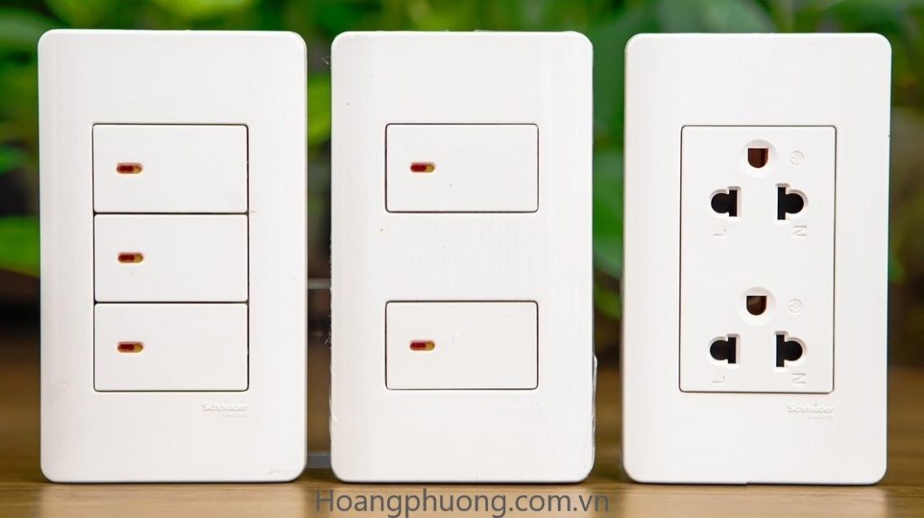 Zencelo A – dòng công tắc ổ cắm cao cấp từ Schneider Electric chính là sự lựa chọn hoàn hảo cho các công trình dân dụng hiện đại và khách sạn cao cấp. Sở hữu thiết kế hoàn toàn phẳng, công nghệ bật/tắt IMPRESS độc quyền cùng chất lượng vượt trội, Zencelo A không chỉ là thiết bị điện, mà còn là điểm nhấn thẩm mỹ nâng tầm không gian sống.