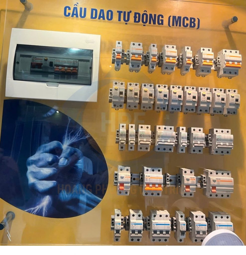 Sino – Vanlock là thương hiệu thiết bị điện hàng đầu tại Việt Nam, nổi bật với các dòng sản phẩm như tủ điện âm tường, tủ điện nổi, MCB, RCCB, RCBO, và thiết bị đóng cắt công nghiệp. 