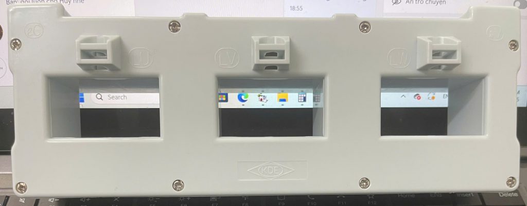 Biến dòng 3 pha liền khối KDE (3P CT) là thiết bị chuyên dụng được thiết kế để lắp đặt trực tiếp lên thanh cái đồng trong tủ phân phối điện