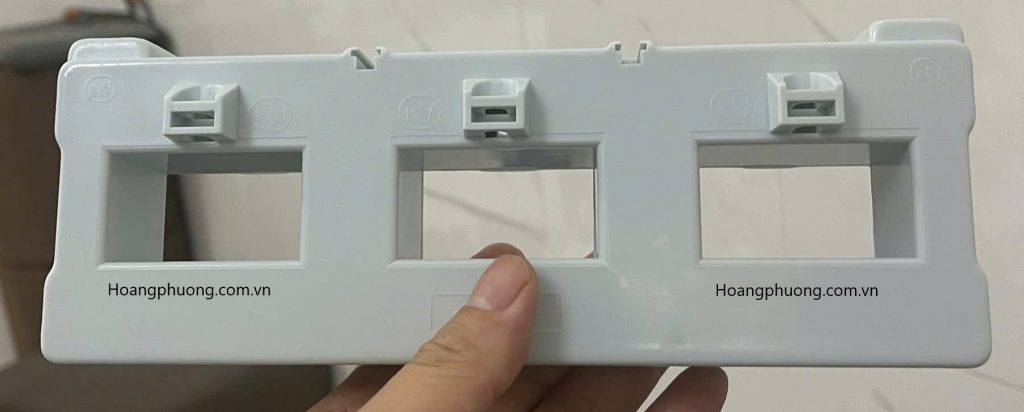 Biến dòng 3 pha liền khối KDE (3P CT) là thiết bị chuyên dụng được thiết kế để lắp đặt trực tiếp lên thanh cái đồng trong tủ phân phối điện